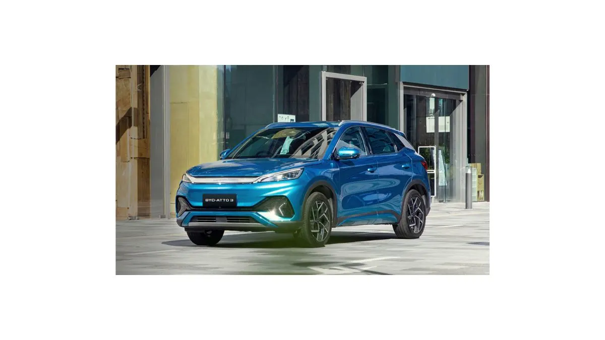 BYD Atto 3 Facelift 2026 electric SUV showcasing updated design and premium road presence in India