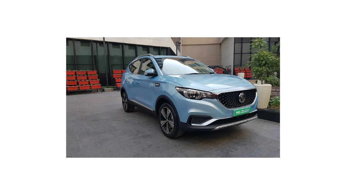 MG ZS EV 2026 electric SUV front three quarter view highlighting premium styling and LED lighting